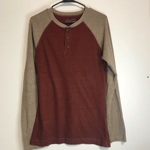 Red Camel Men’s Tan & Maroon Henley. Size M